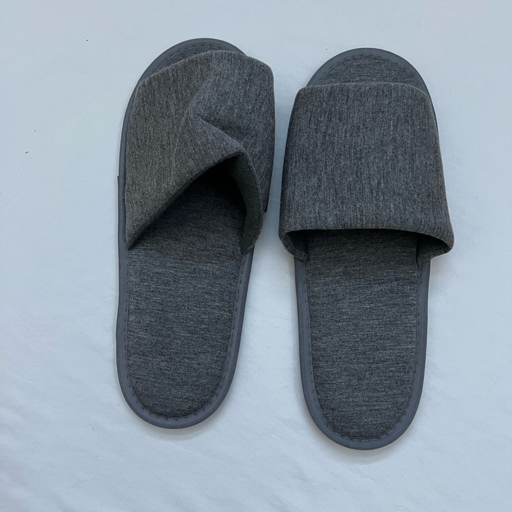 American Nest Slippers 1-size About 11" Gray Knit Texture Packaged Bag NEW